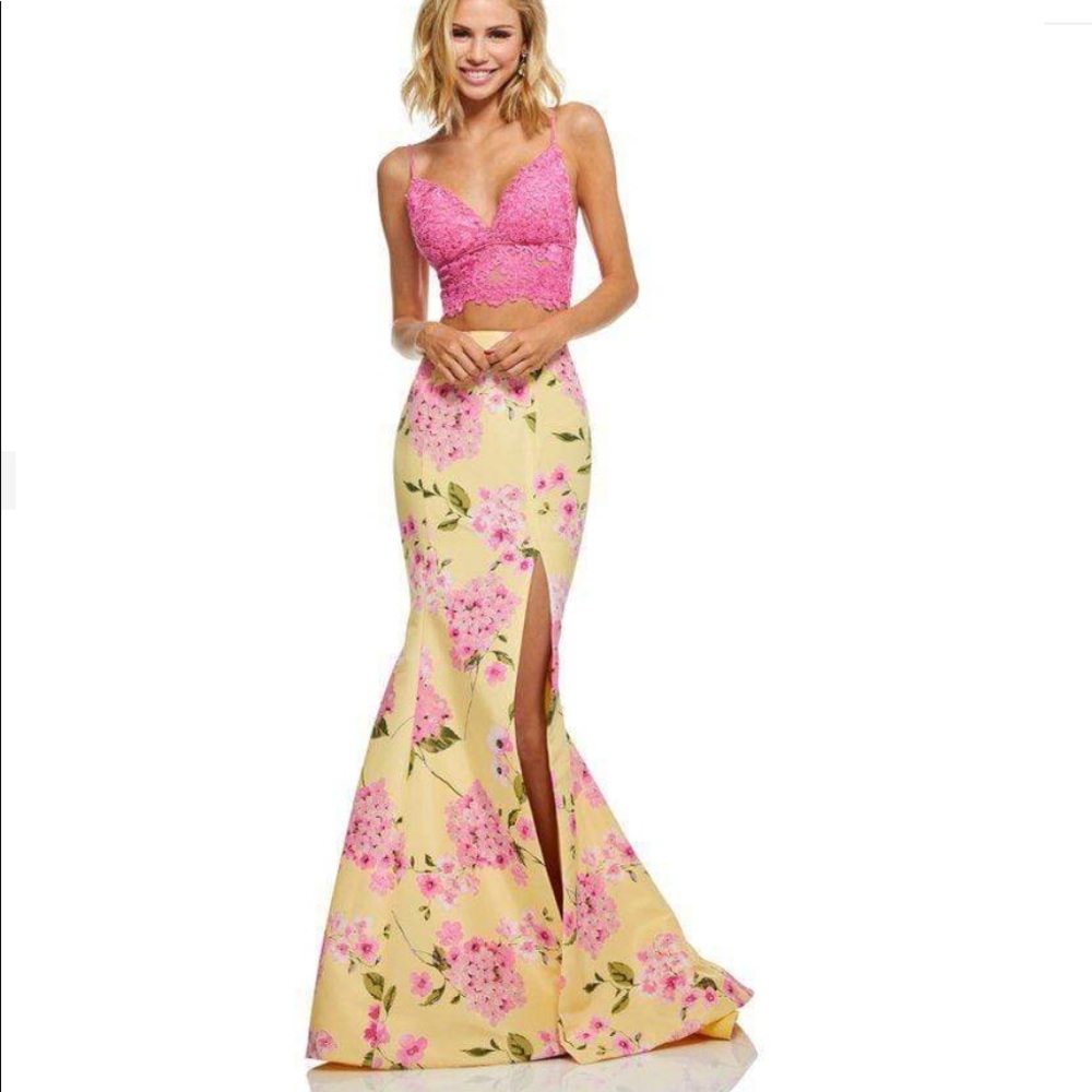 NWT Sherri hill size 0 formal